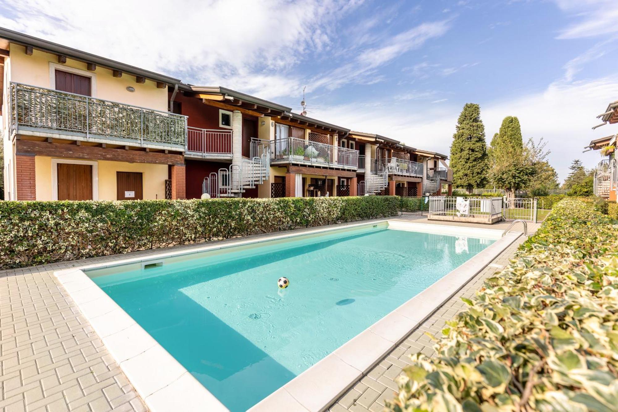 Residence La Corte Near Gardaland Castelnuovo del Garda Esterno foto